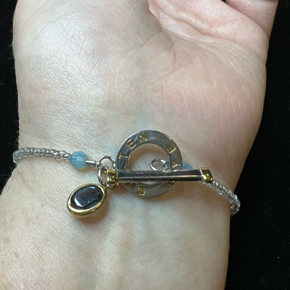 Gulten Dye swavorski crystal toggle bracelet. 7 inches. SPARKLES!!! - Picture 8 of 9